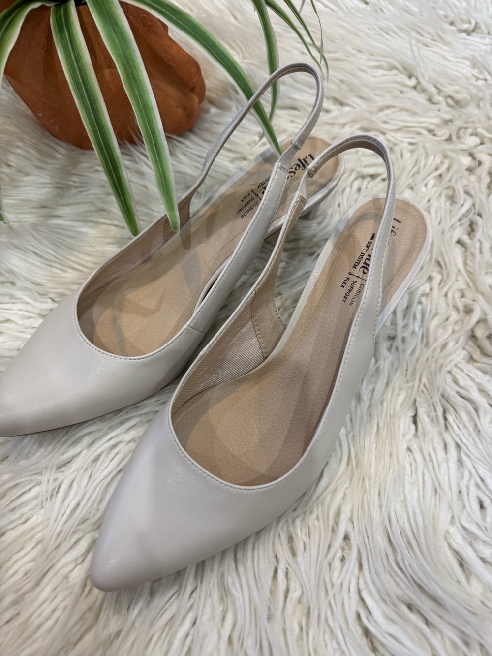 New🌿Life Stride Pointed-Toe Slingback Heels in Light Cream - Picture 5 of 7